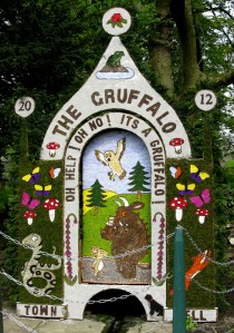 Well Dressings on Display 037