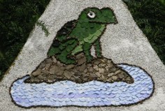 Well Dressings on Display 042